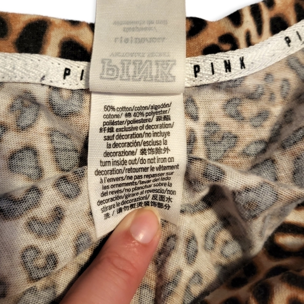 Victoria's Secret PINK Leopard Print Tee Shirt Short Sleeve V Neck Tshirt - Picture 5 of 5